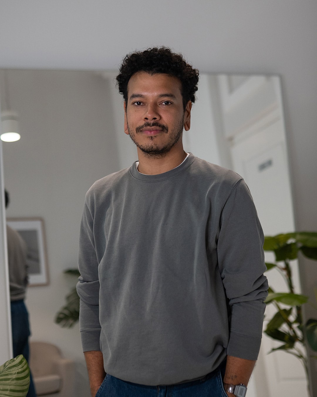 Oscar, artista de línea fina y tatuaje conceptual